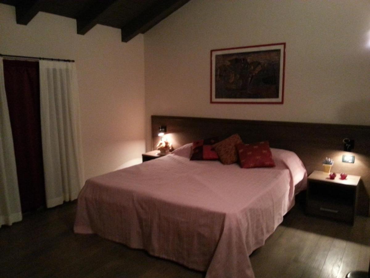 Hotel La Vecchia Reggio เรจโจเอมิเลีย ห้อง รูปภาพ