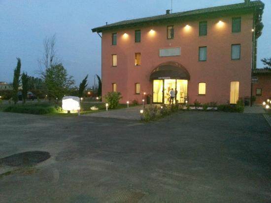 Hotel La Vecchia Reggio เรจโจเอมิเลีย ภายนอก รูปภาพ