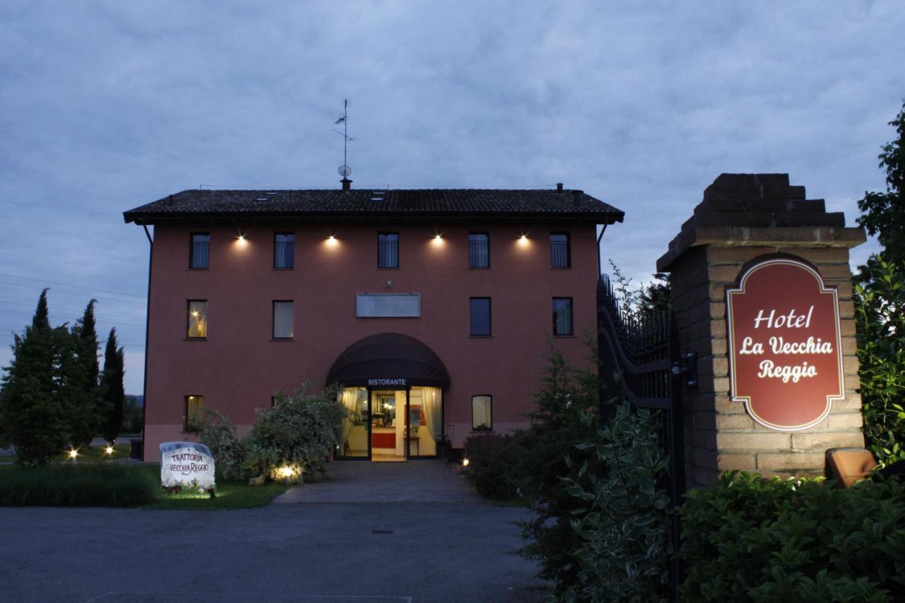 Hotel La Vecchia Reggio เรจโจเอมิเลีย ภายนอก รูปภาพ