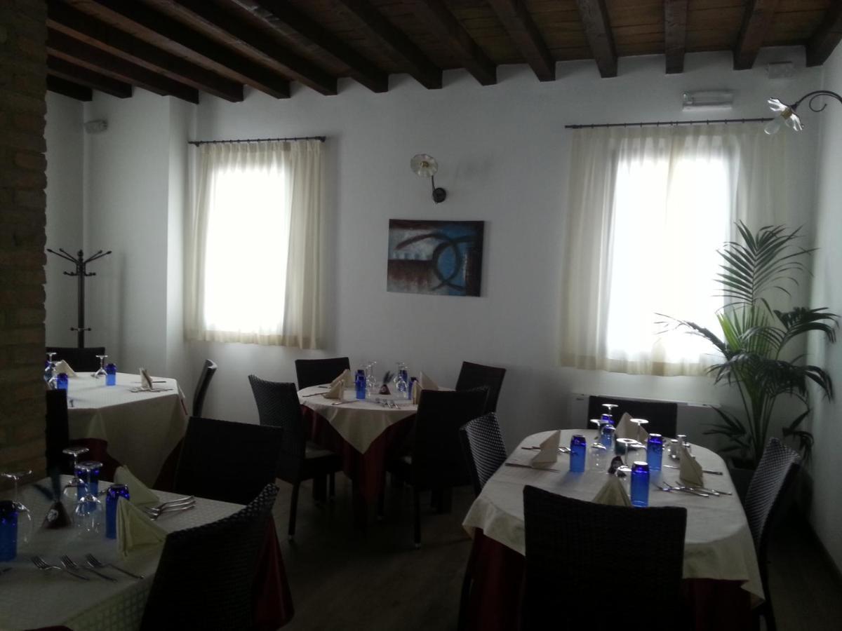 Hotel La Vecchia Reggio เรจโจเอมิเลีย ภายนอก รูปภาพ