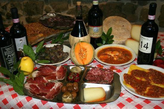 Hotel La Vecchia Reggio เรจโจเอมิเลีย ภายนอก รูปภาพ